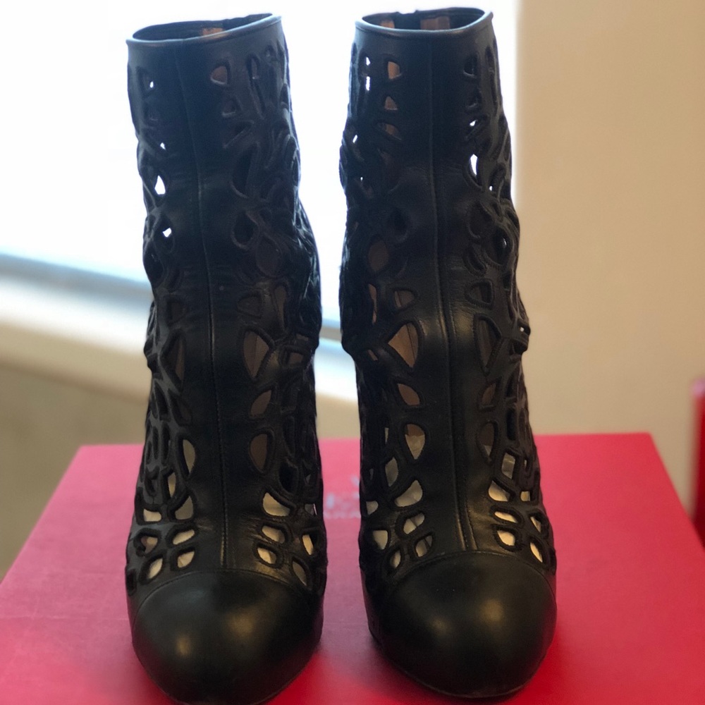 **Sale Authentic Valentino black booties